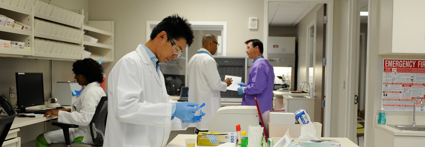 Laboratório e cientistas